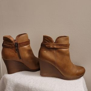 UGG Boots, leather, fur lined, 8. Super comfy!!
